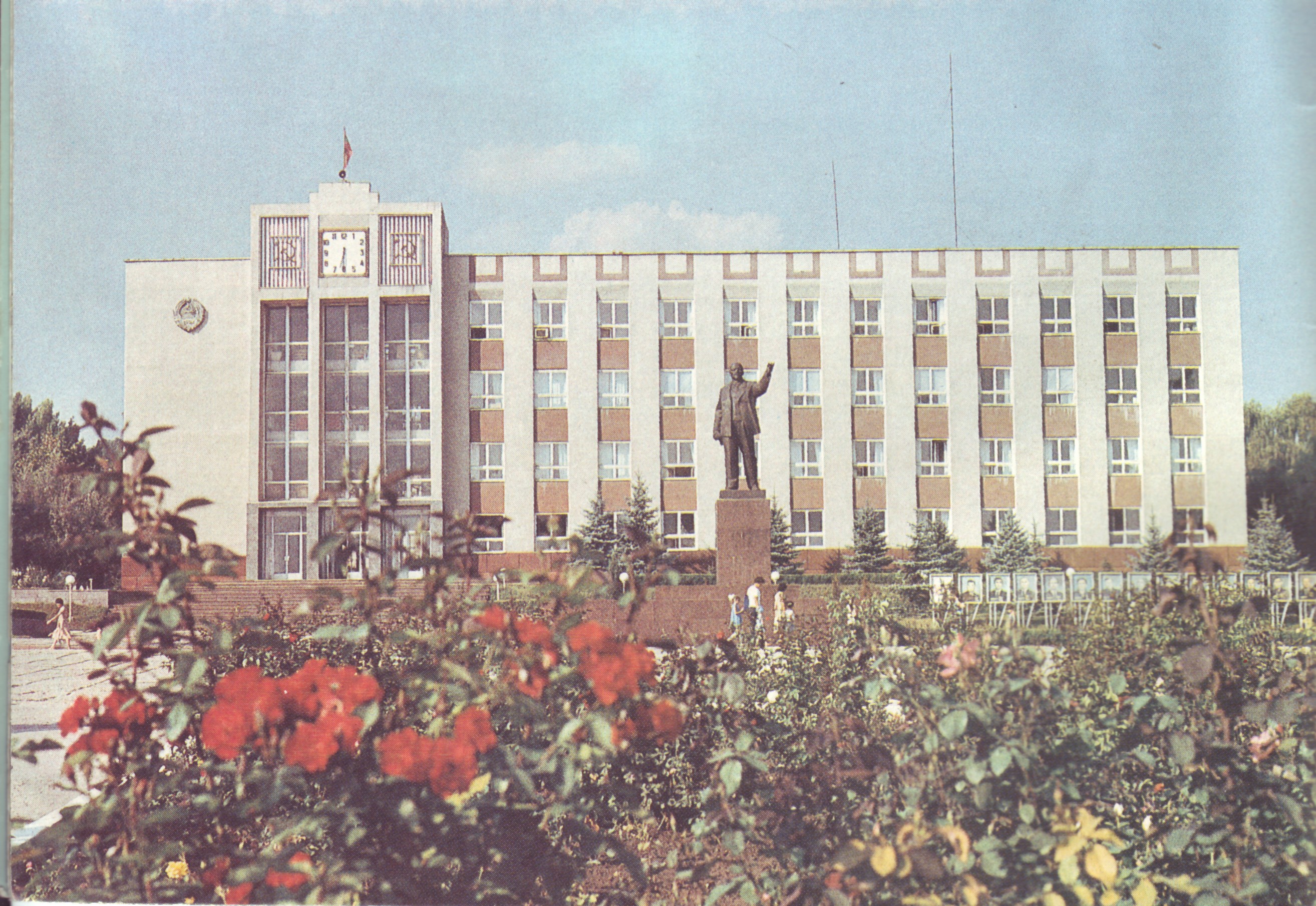 Дом Советов фото Н. Субботиной 1986г